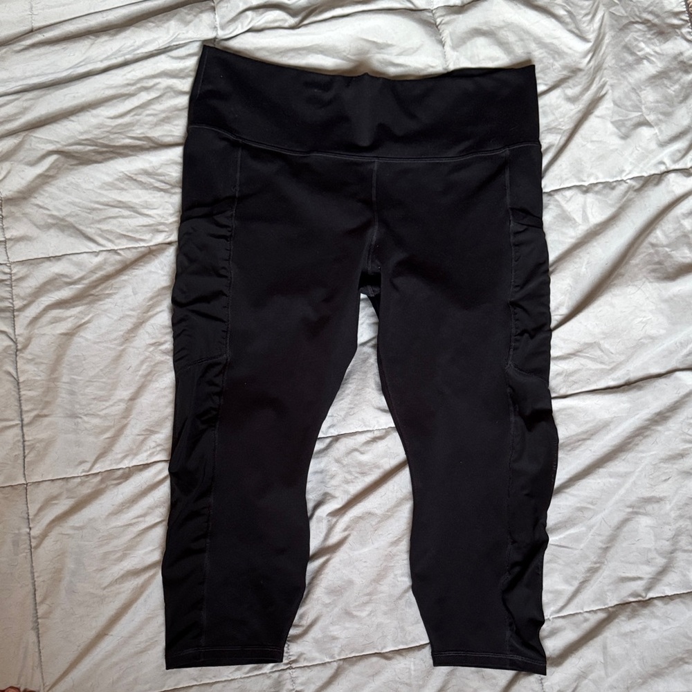 Fabletics Women’s Black Capri Leggings
